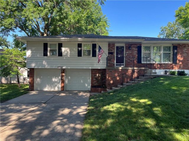 Homes for Sale in Gladstone, MO 64119 | 6714 N Bales Avenue