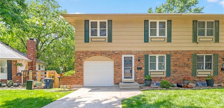 Homes for Sale in Kansas City, MO 64152 | 7139 NW Country Club Lane