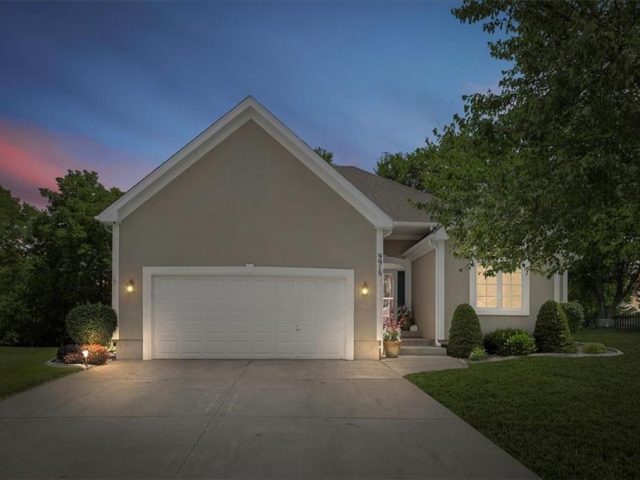 Homes for Sale in Kansas City, MO 64157 | 9919 N Hawthorne Avenue