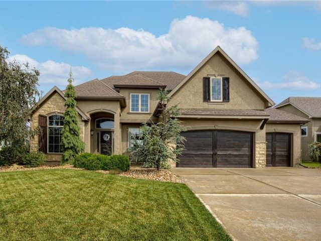 Homes for Sale in Kansas City, MO 64155 | 2819 NE 102nd Terrace