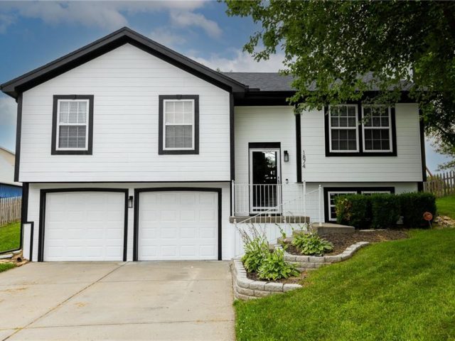 Homes for Sale in Liberty, MO 64068 | 1874  Quail Ridge Drive