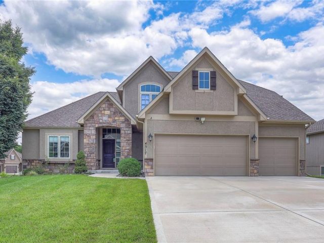 Homes for Sale in Riverside, MO 64150 | 4517 N Sienna Ridge