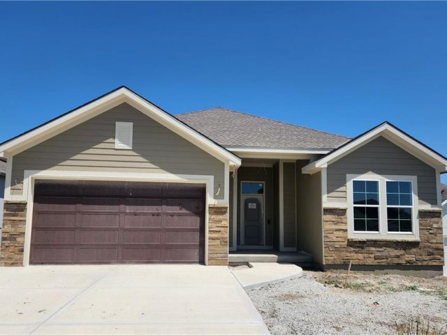 Homes for Sale in Kansas City, MO 64155 | 1738 NW 107th Terrace