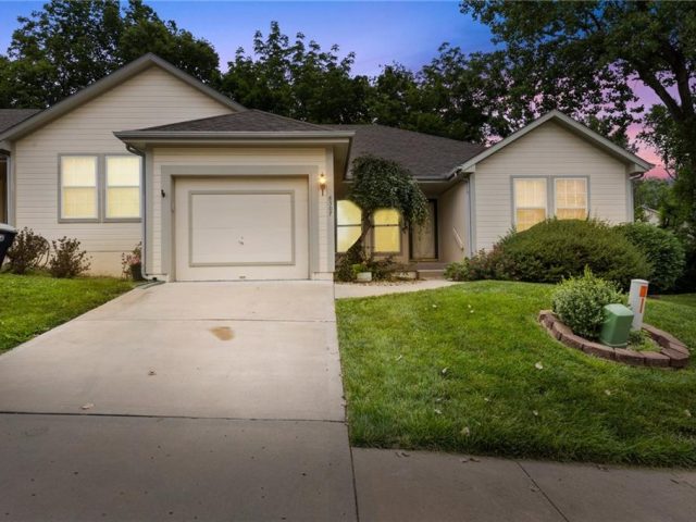 Homes for Sale in Kansas City, MO 64118 | 8307 N Barclay Circle