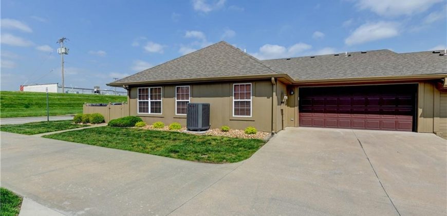 Homes for Sale in Kansas City, MO 64118 | 6491 N Circle Drive
