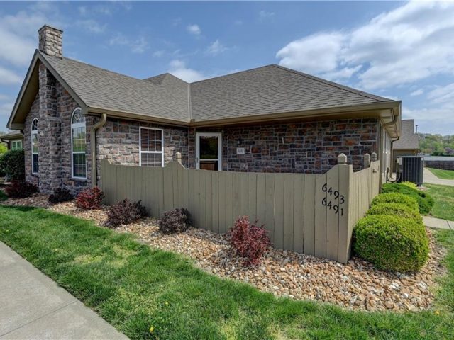 Homes for Sale in Kansas City, MO 64118 | 6491 N Circle Drive