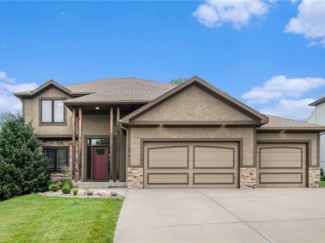 Homes for Sale in Kansas City, MO 64151 | 6327 N Britt Avenue