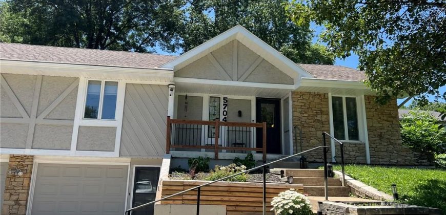 Homes for Sale in Gladstone, MO 64119 | 5704 N Indiana Avenue
