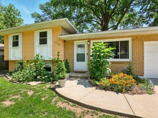 Homes for Sale in Liberty, MO 64068 | 1203 S Skyline Drive