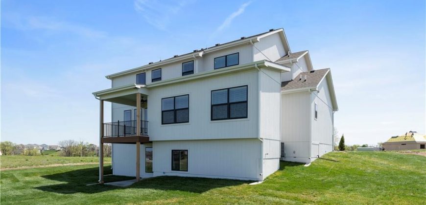 Homes for Sale in Kansas City, MO 64155 | 1516 NW 106th Street