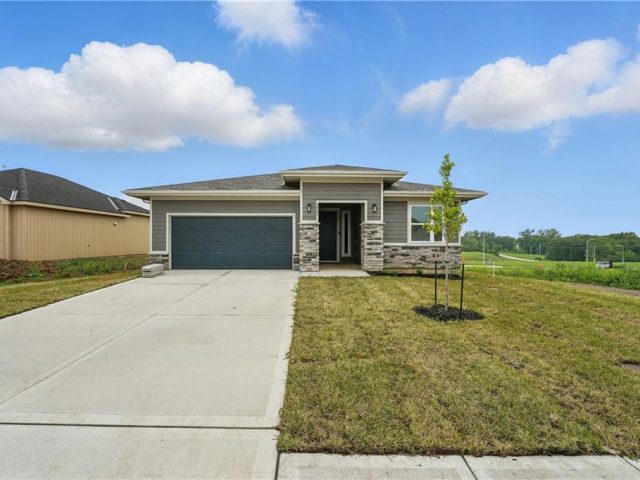 Homes for Sale in Kansas City, MO 64155 | 1701 NW 104th Terrace