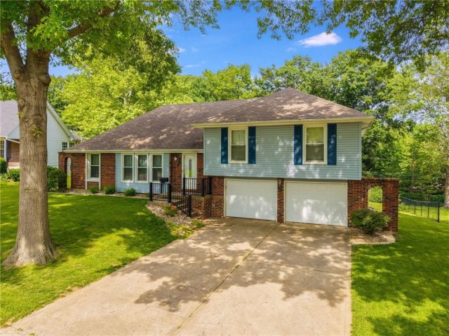 Homes for Sale in Kansas City, MO 64118 | 6753 N Garfield Avenue