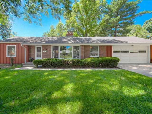 Homes for Sale in Gladstone, MO 64118 | 1205 NE 64th Terrace