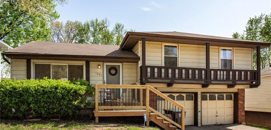 Homes for Sale in Kansas City, MO 64118 | 1221 NW 66TH Terrace