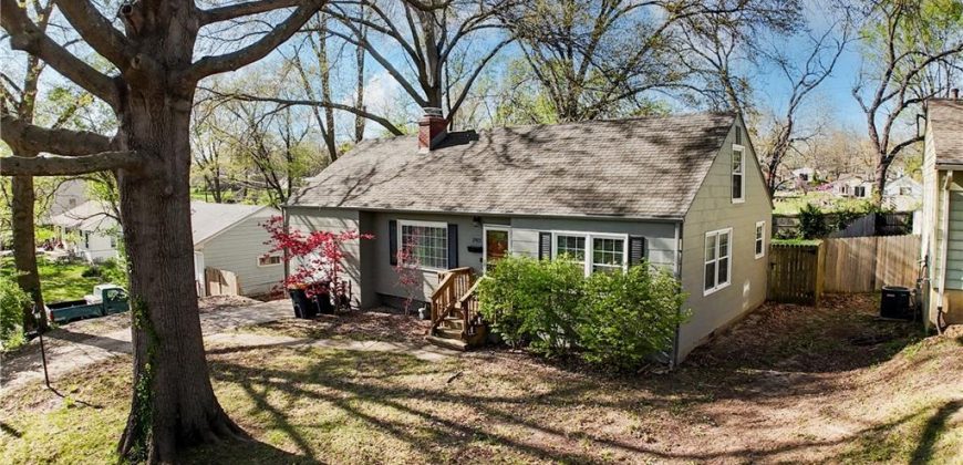 Homes for Sale in Kansas City, MO 64119 | 2922 NE 56th Street