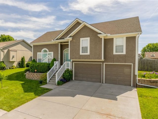 Homes for Sale in Kearney, MO 64060 | 803  Crestridge Drive
