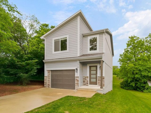 Homes for Sale in Kansas City, MO 64152 | 7515  Locust Drive