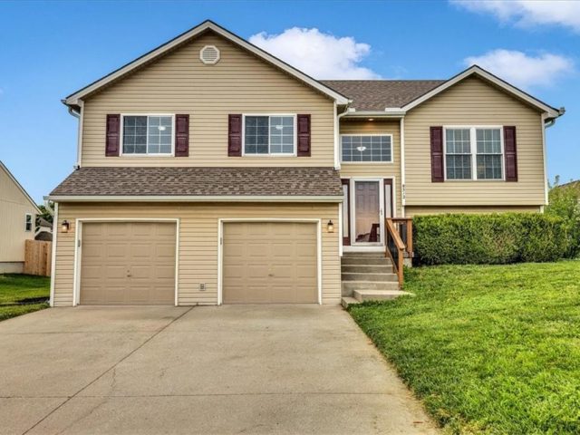 Homes for Sale in Kansas City, MO 64153 | 8512 N Arcola Avenue