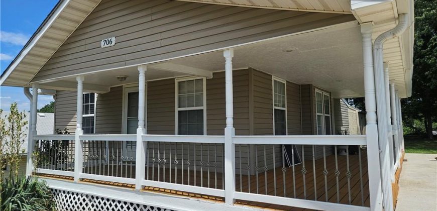 Homes for Sale in Kansas City, MO 64116 | 706 NE 39th Terrace