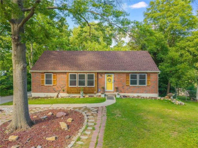 Homes for Sale in Parkville, MO 64152 | 6607  QUAIL RUN Drive