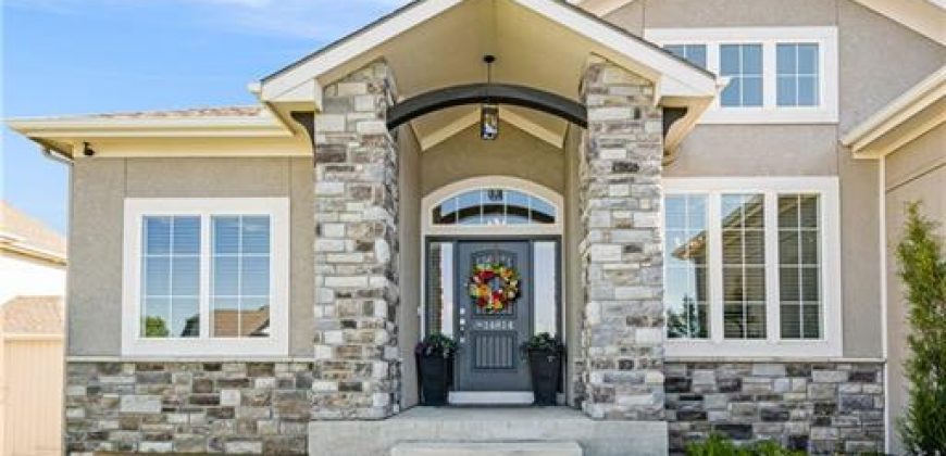 Homes for Sale in Parkville, MO 64152 | 14814  Thousand Oaks Place