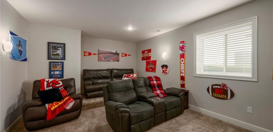 Homes for Sale in Parkville, MO 64152 | 14814  Thousand Oaks Place