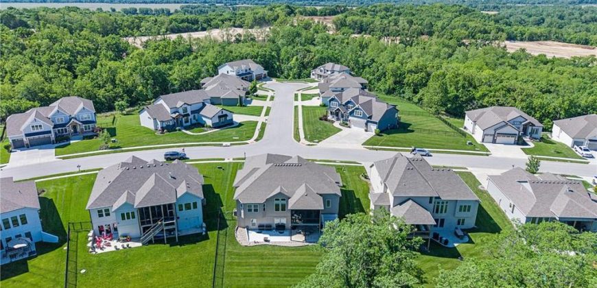 Homes for Sale in Parkville, MO 64152 | 14814  Thousand Oaks Place