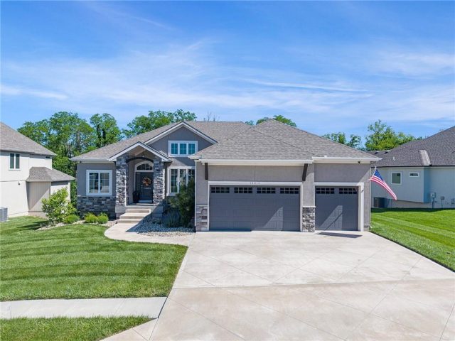 Homes for Sale in Parkville, MO 64152 | 14814  Thousand Oaks Place