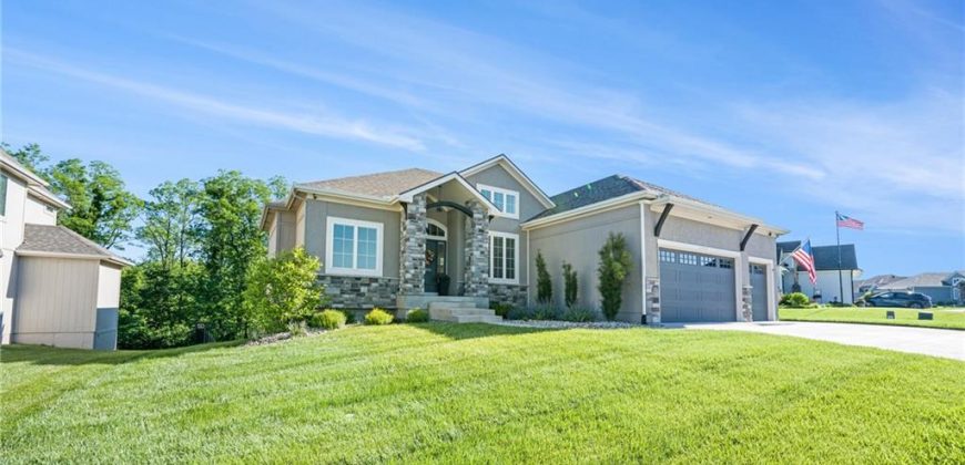 Homes for Sale in Parkville, MO 64152 | 14814  Thousand Oaks Place