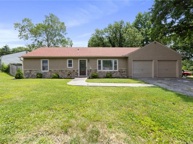 Homes for Sale in Gladstone, MO 64118 | 801 NE 67th Terrace