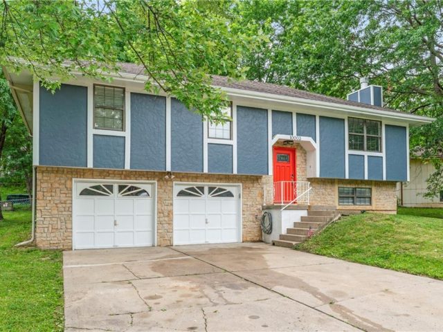 Homes for Sale in Parkville, MO 64152 | 10003 NW 71ST Street