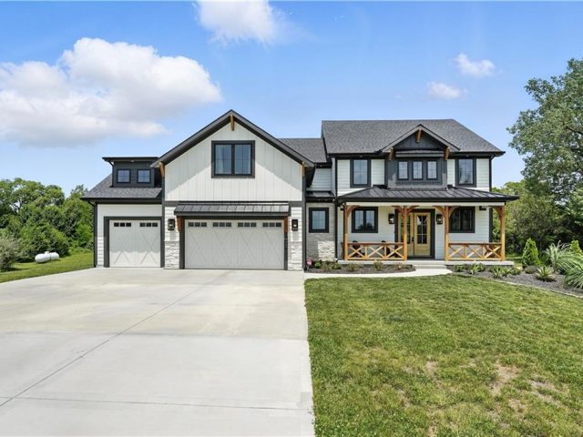 Homes for Sale in Liberty, MO 64068 | 8422 NE 147th Street