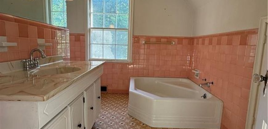 Homes for Sale in Kansas City, MO 64118 | 901 NW 79th Street