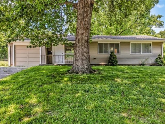 Homes for Sale in Gladstone, MO 64118 | 6000 N TRACY Avenue