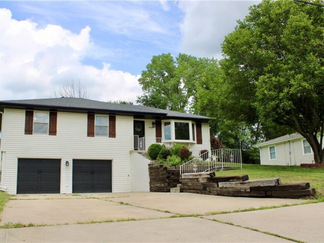 Homes for Sale in Kansas City, MO 64119 | 6314 NE Pleasant Valley Road