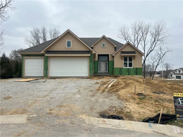 Homes for Sale in Kansas City, MO 64151 | 7007 N Kirkwood Avenue