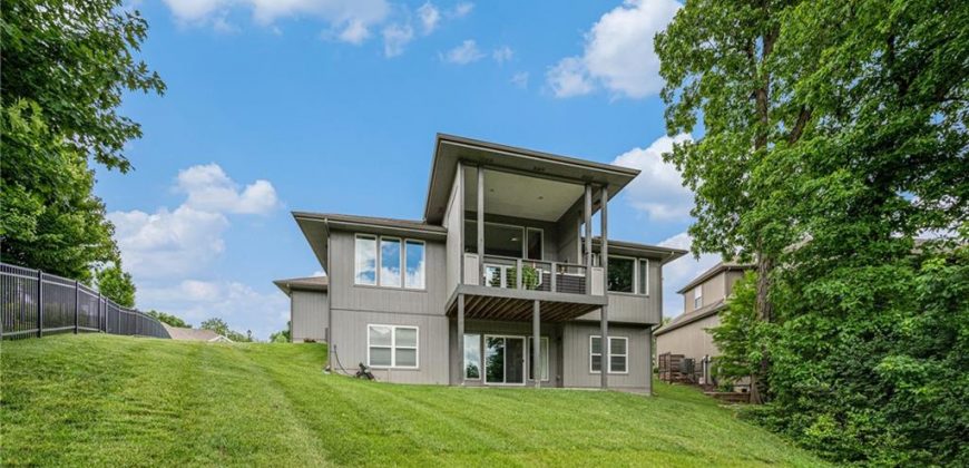 Homes for Sale in Parkville, MO 64152 | 6401 N Whitetail Way