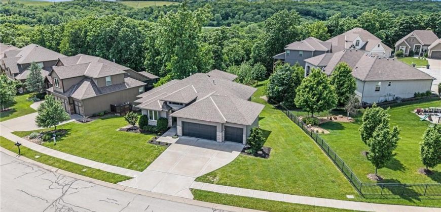 Homes for Sale in Parkville, MO 64152 | 6401 N Whitetail Way