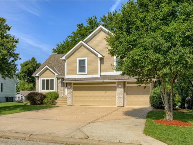 Homes for Sale in Smithville, MO 64089 | 108  Cedar Street