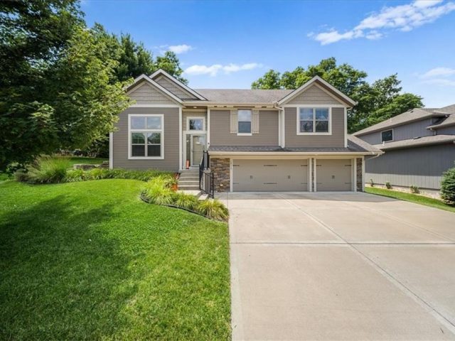 Homes for Sale in Parkville, MO 64152 | 14115 NW 68th Street