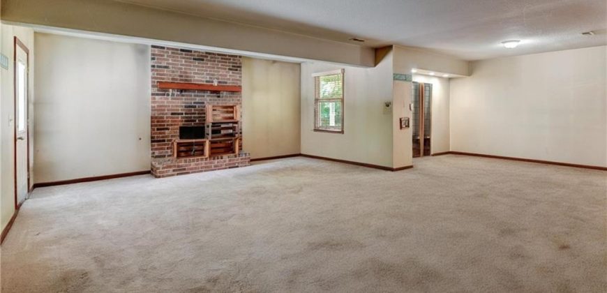 Homes for Sale in Liberty, MO 64068 | 512 E Clayview Drive
