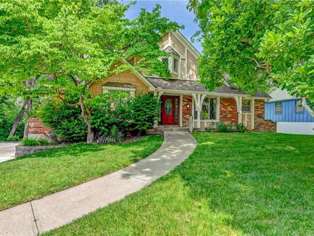 Homes for Sale in Liberty, MO 64068 | 512 E Clayview Drive