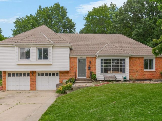 Homes for Sale in Gladstone, MO 64119 | 6305 N Bales Avenue