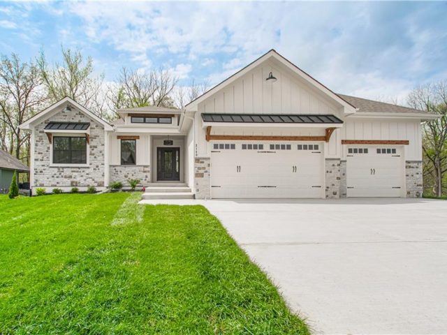 Homes for Sale in Kearney, MO 64060 | 2140  Crooked Creek Drive