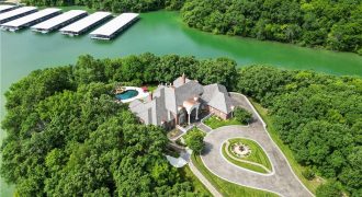Homes for Sale in Parkville, MO 64152 | 6006  West Shore Court