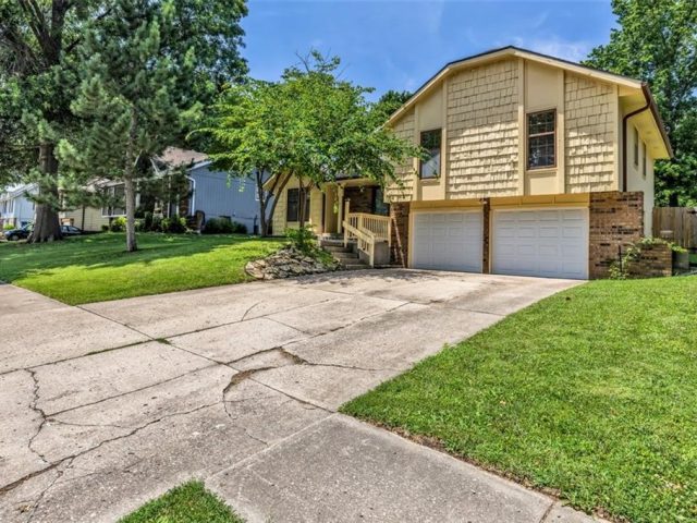 Homes for Sale in Liberty, MO 64068 | 1110  Canterbury Lane