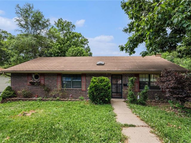 Homes for Sale in Liberty, MO 64068 | 430 N Main Street