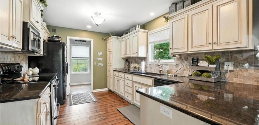 Homes for Sale in Kansas City, MO 64156 | 10318 N KENSINGTON Court