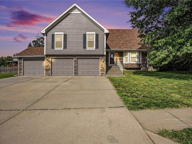 Homes for Sale in Liberty, MO 64068 | 920  Paw Paw Lane