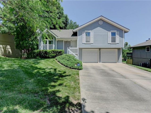 Homes for Sale in Kansas City, MO 64151 | 7824 N Strathbury Avenue